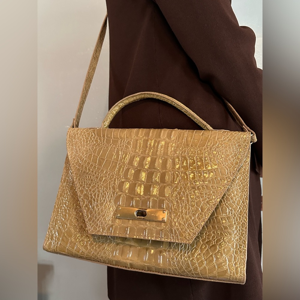 🐊👜 alligator print handbag